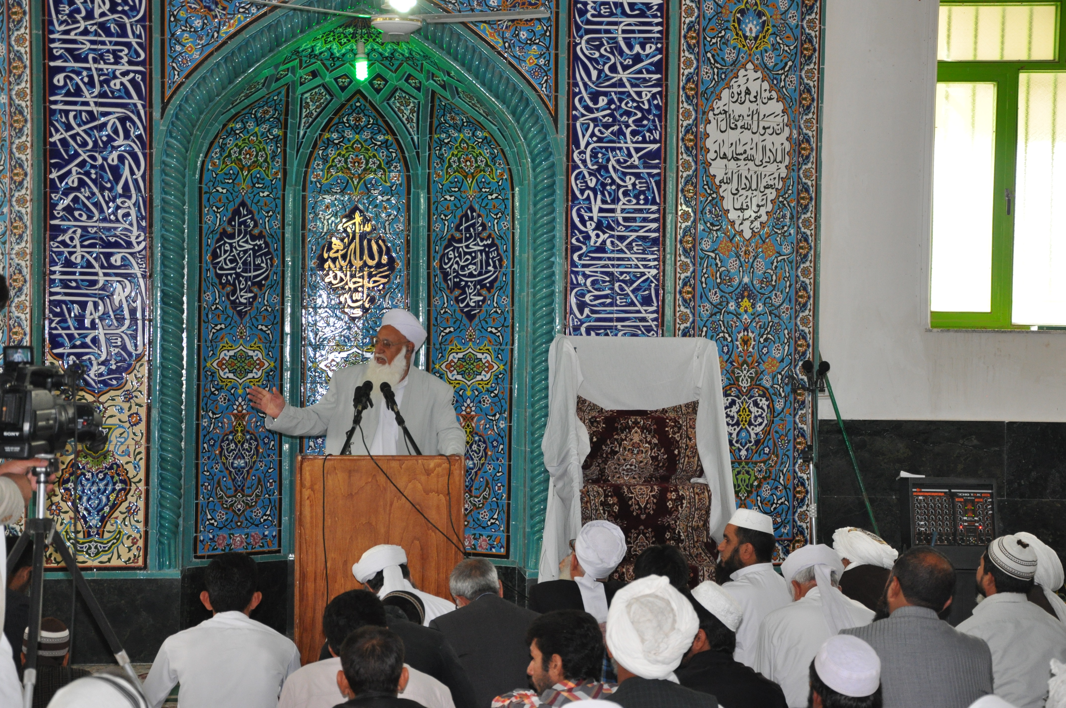 علت مشکلات مسلمانان، بی عقلی و بی درایتی سران کشورهای اسلامی است