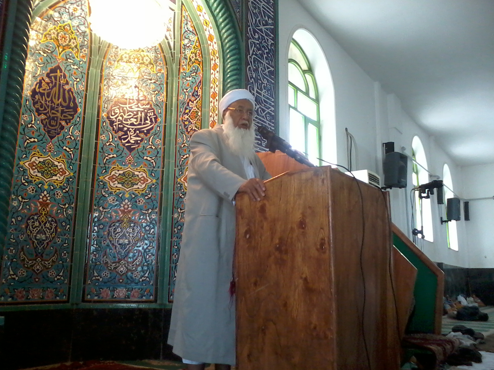 علمای اهل سنت نه شرقی نه غربی و نه وام دار کسی هستند