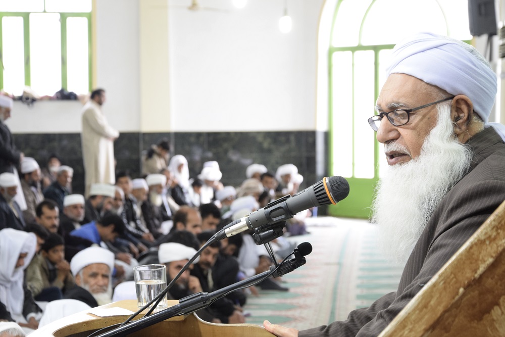 مسئولین امر در خصوص مشکلات معیشتی ملت چاره اندیشی کنند